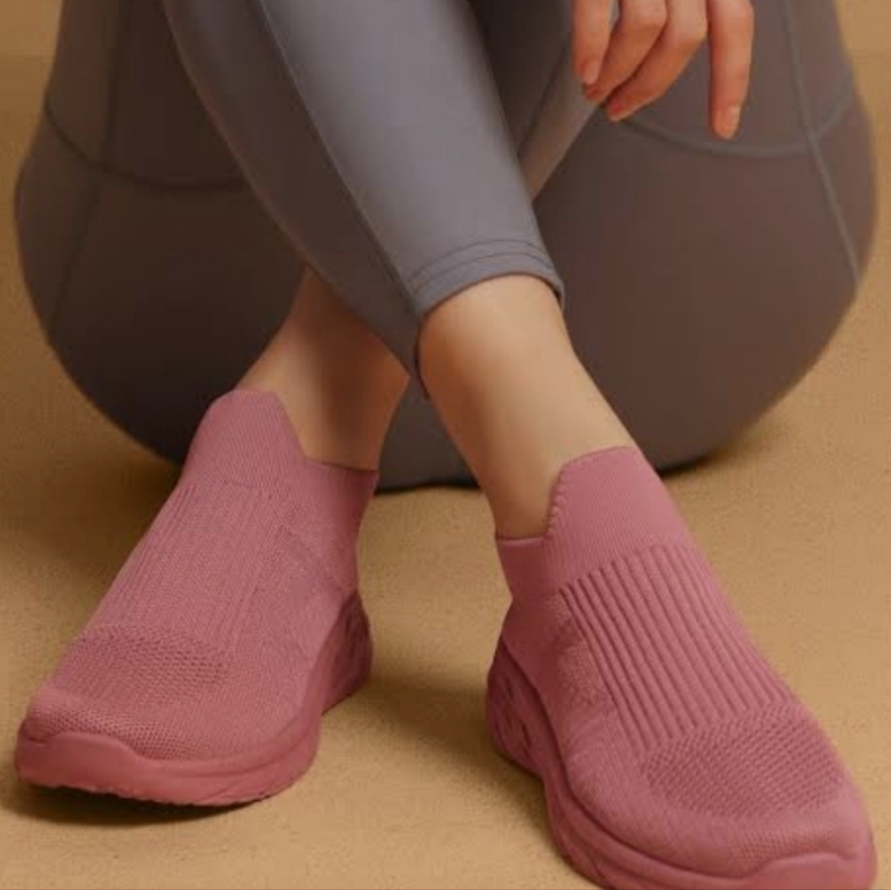 Taxi Hot Pink Sneakers Vibrant Slip-On Design